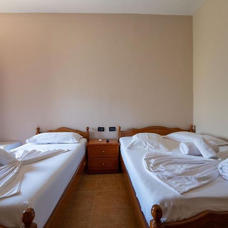 Hotel Nika Radhimë المظهر الخارجي الصورة