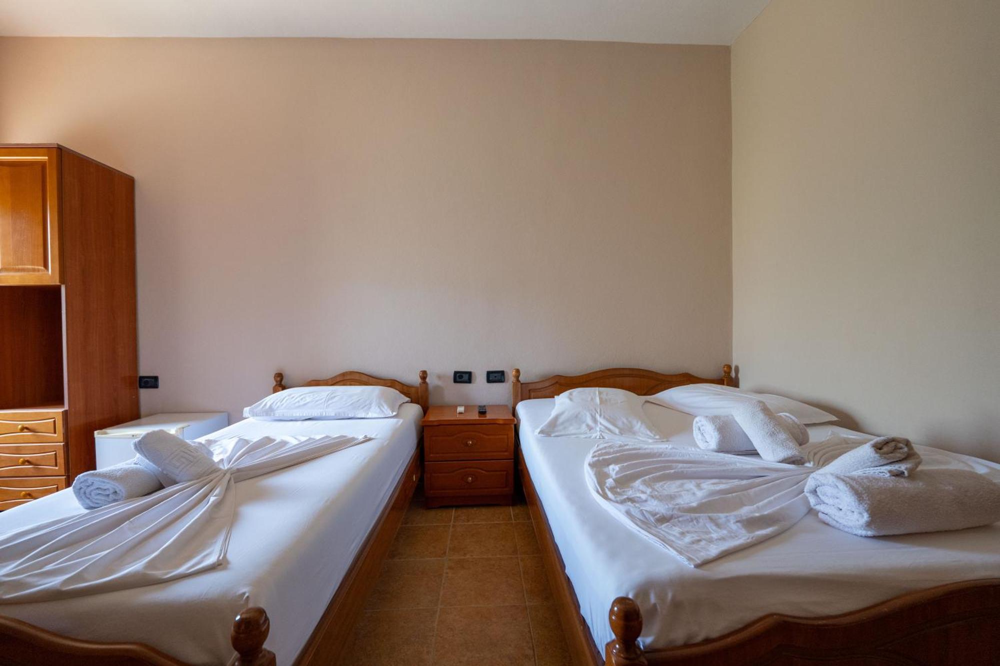 Hotel Nika Radhimë المظهر الخارجي الصورة