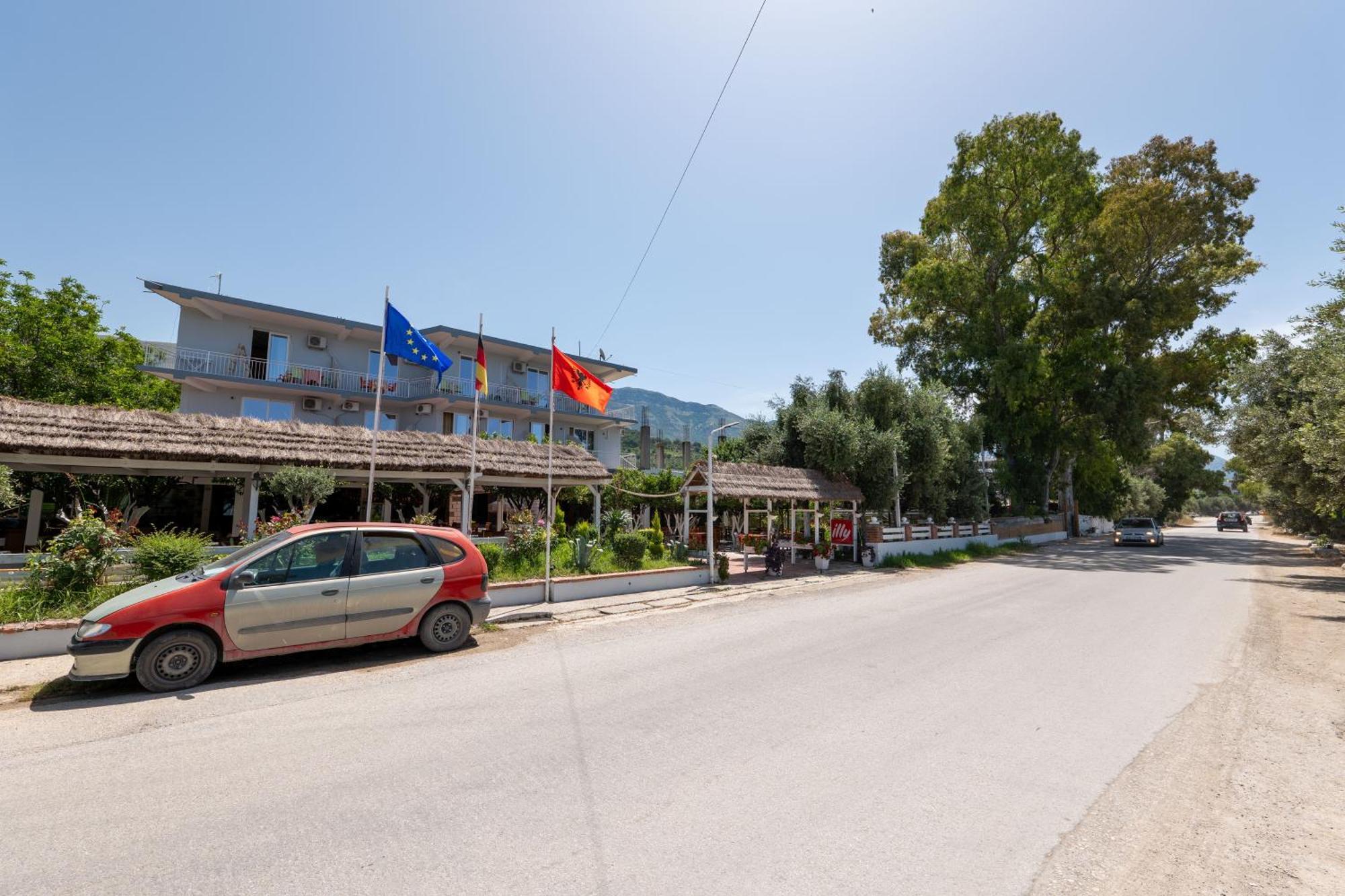 Hotel Nika Radhimë المظهر الخارجي الصورة