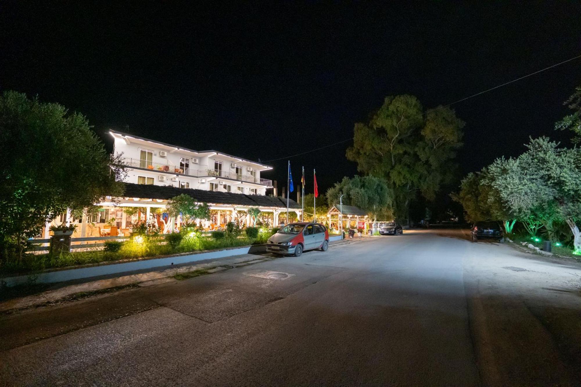 Hotel Nika Radhimë المظهر الخارجي الصورة