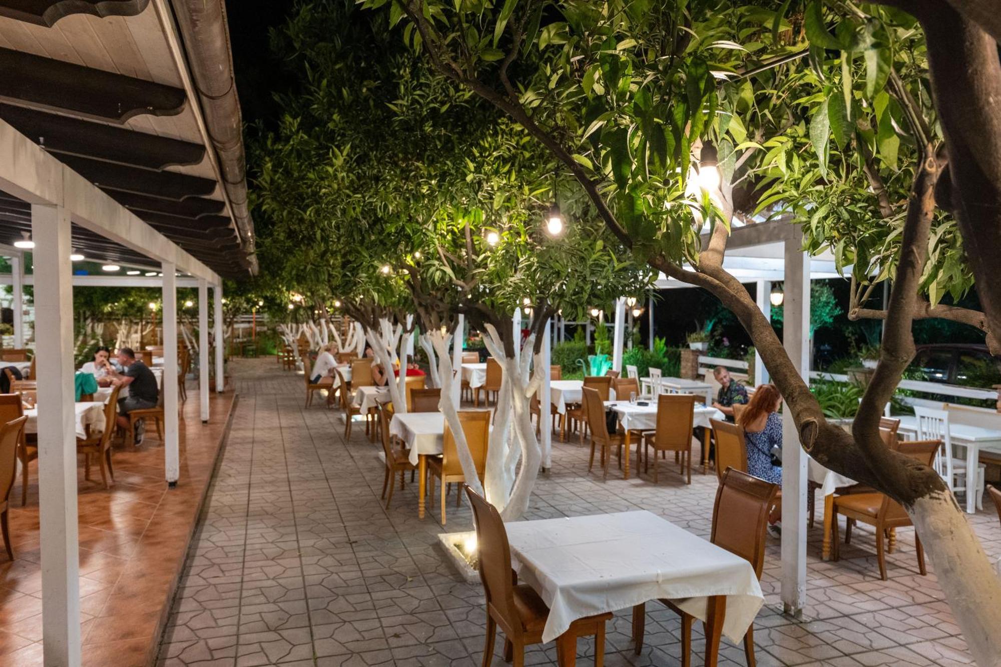 Hotel Nika Radhimë المظهر الخارجي الصورة