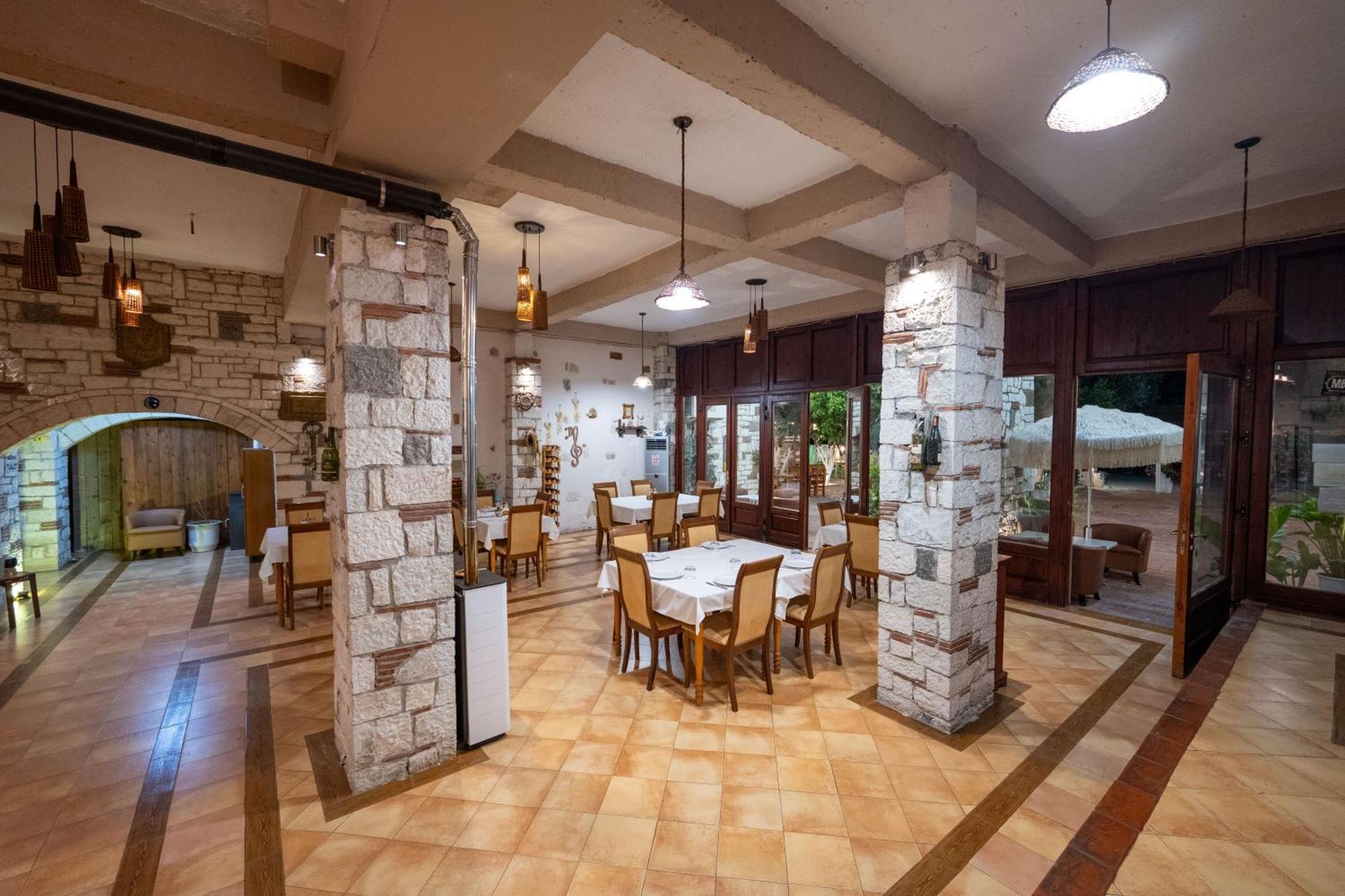 Hotel Nika Radhimë المظهر الخارجي الصورة