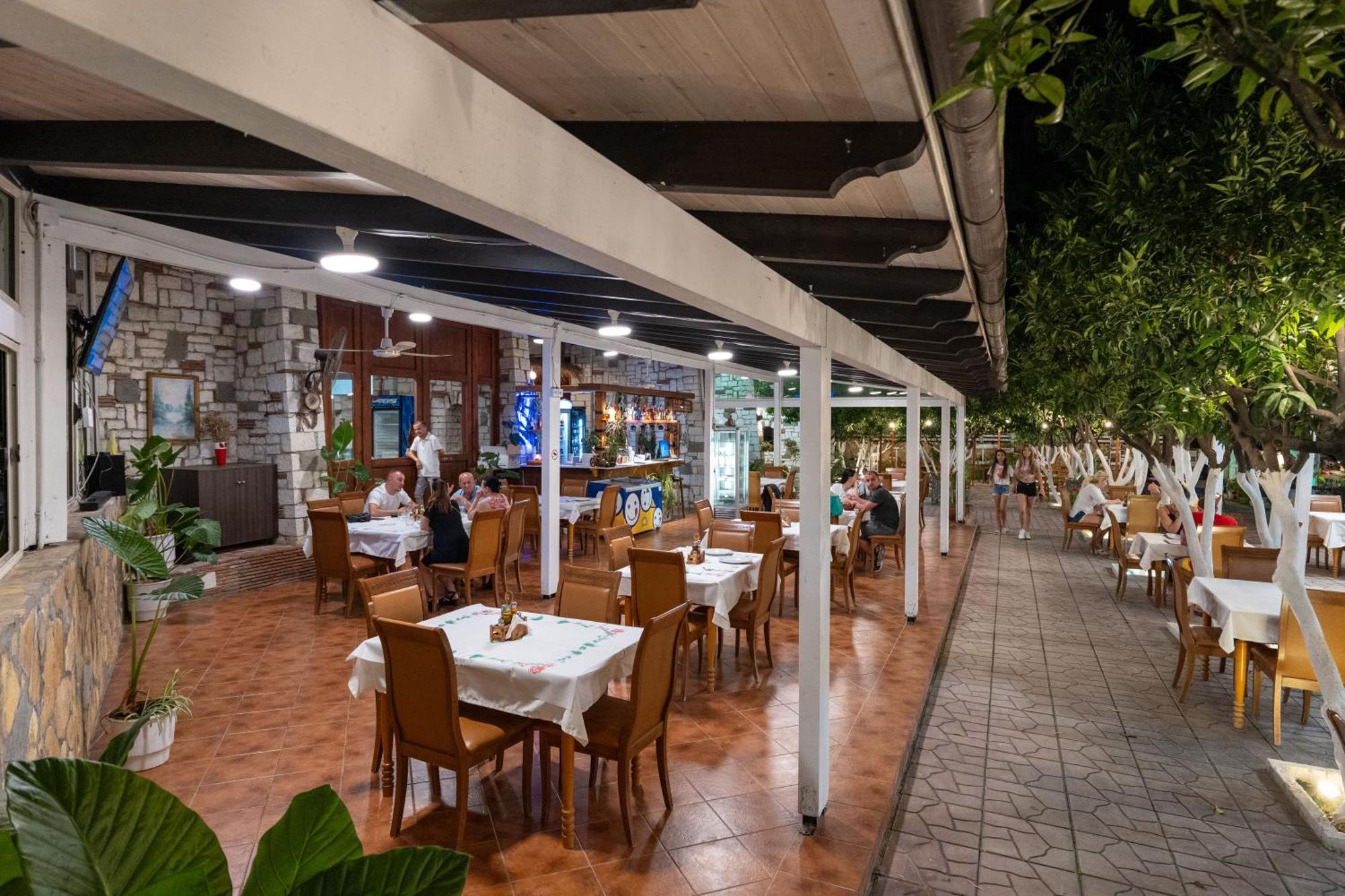 Hotel Nika Radhimë المظهر الخارجي الصورة