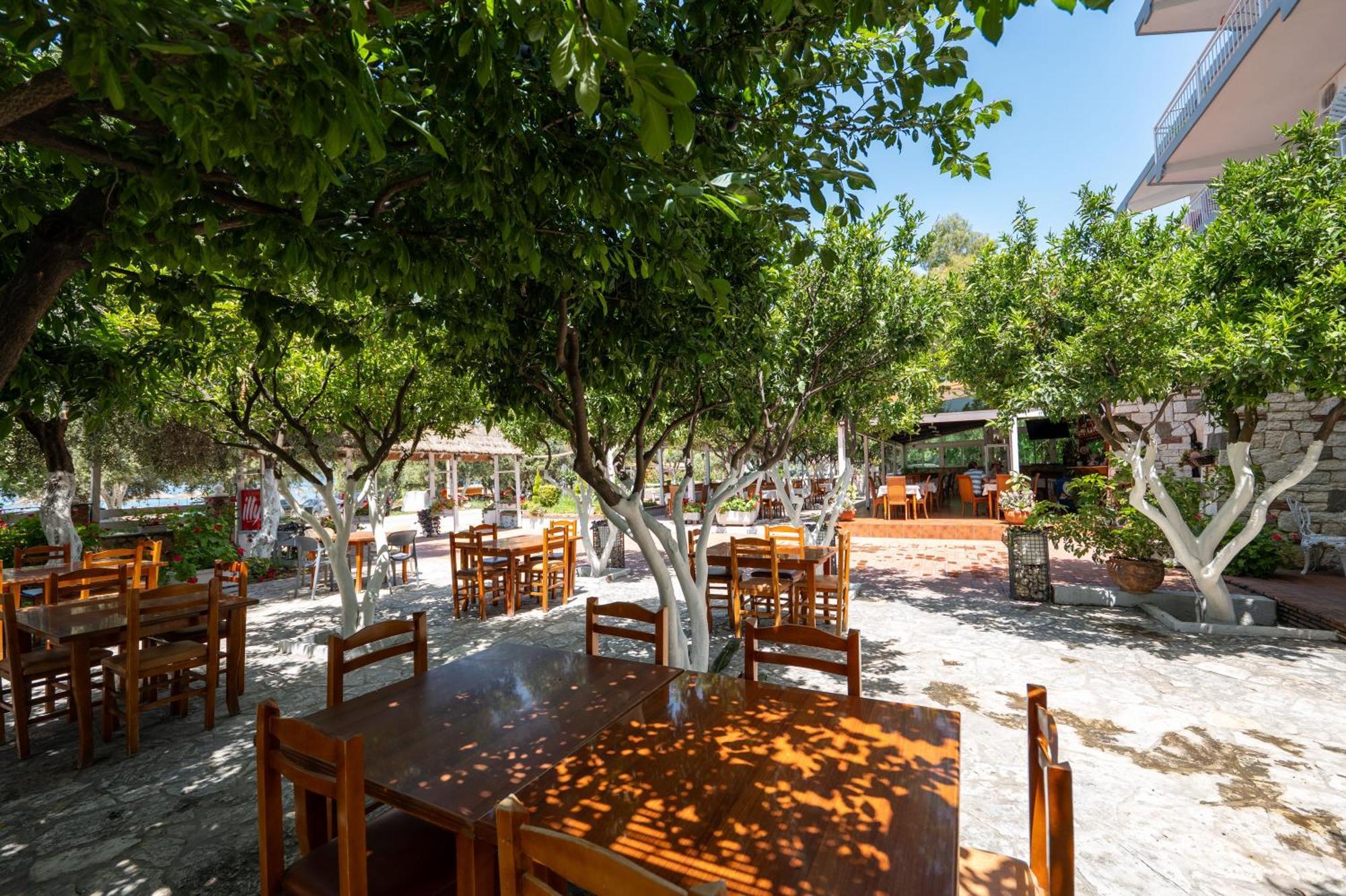 Hotel Nika Radhimë المظهر الخارجي الصورة
