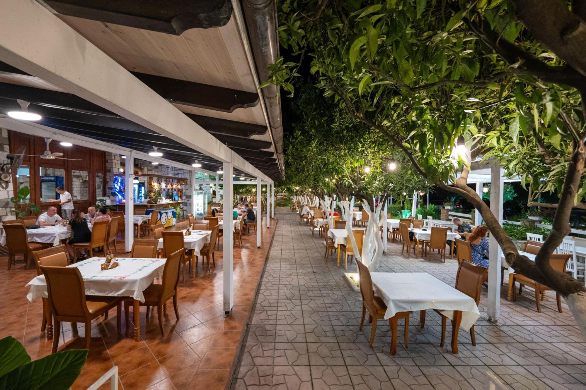 Hotel Nika Radhimë المظهر الخارجي الصورة