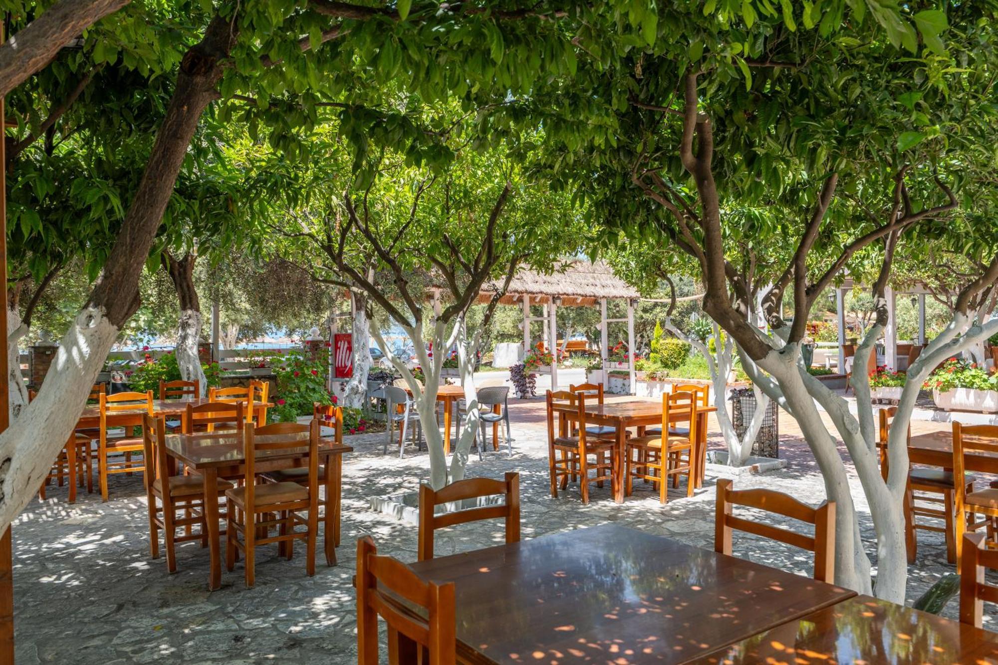 Hotel Nika Radhimë المظهر الخارجي الصورة
