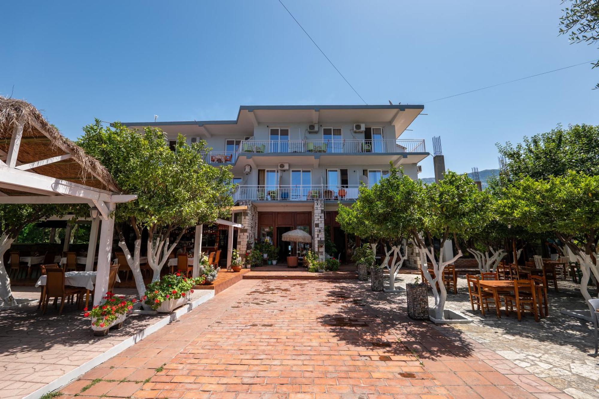 Hotel Nika Radhimë المظهر الخارجي الصورة