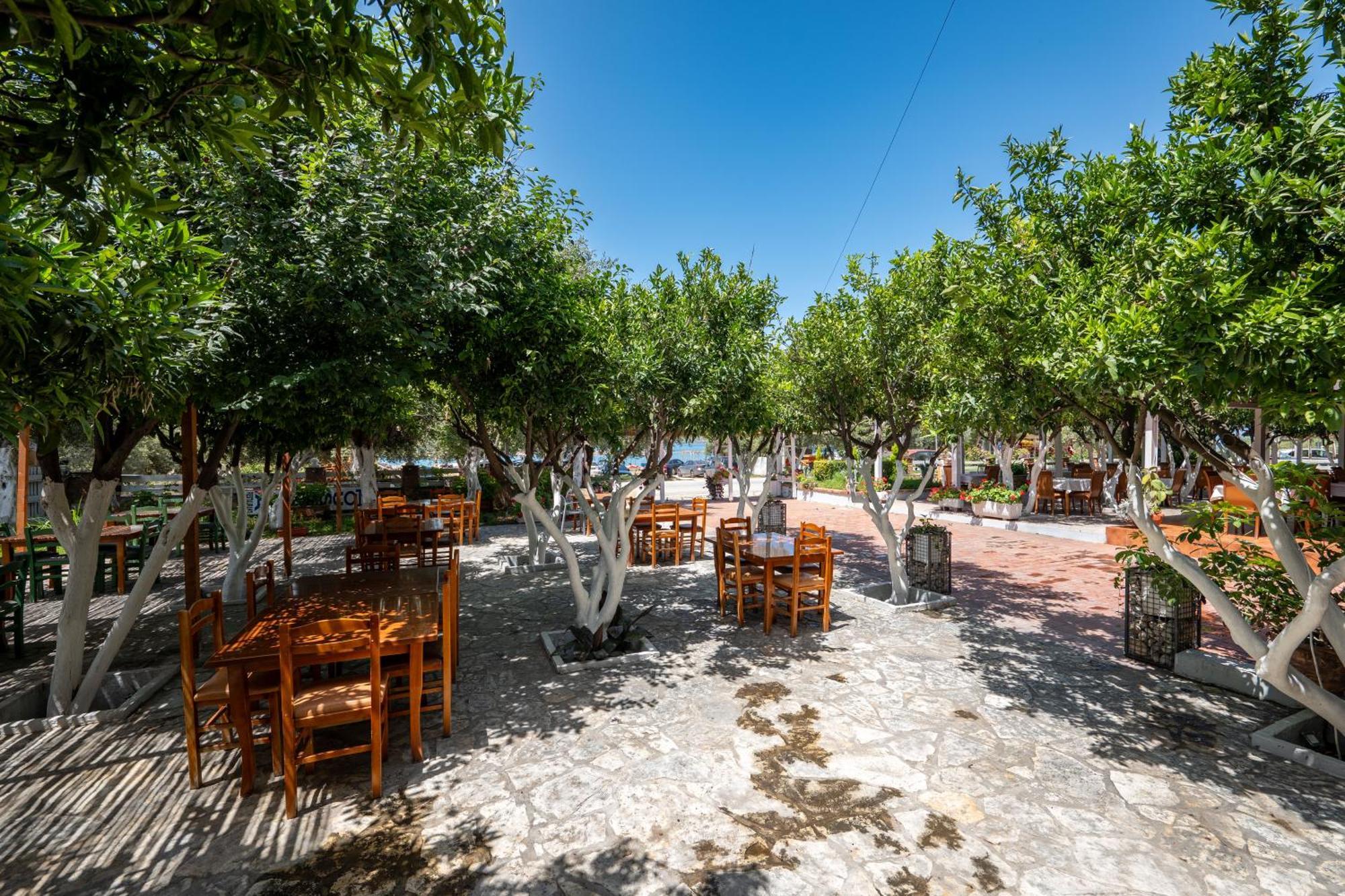 Hotel Nika Radhimë المظهر الخارجي الصورة