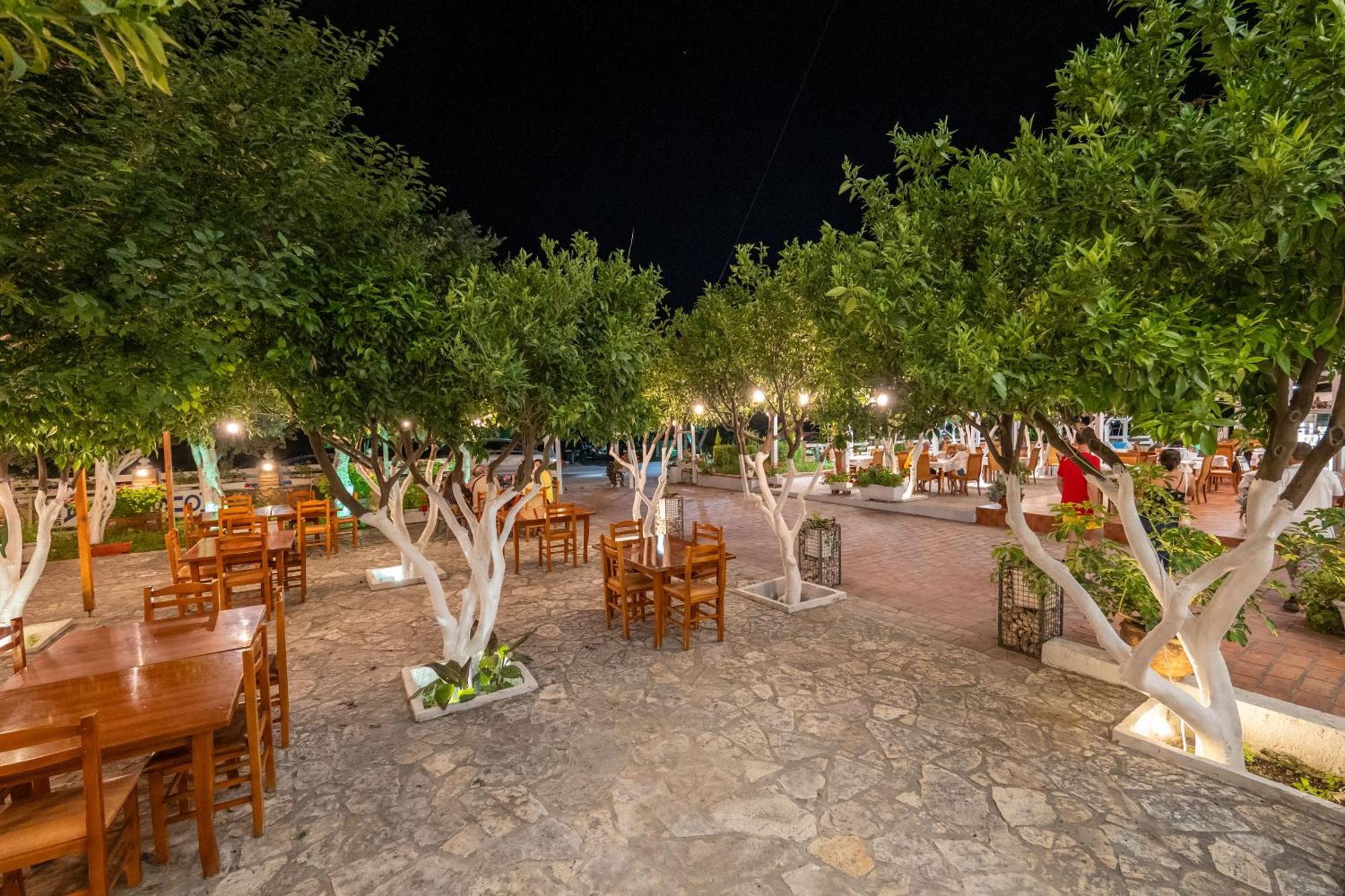 Hotel Nika Radhimë المظهر الخارجي الصورة