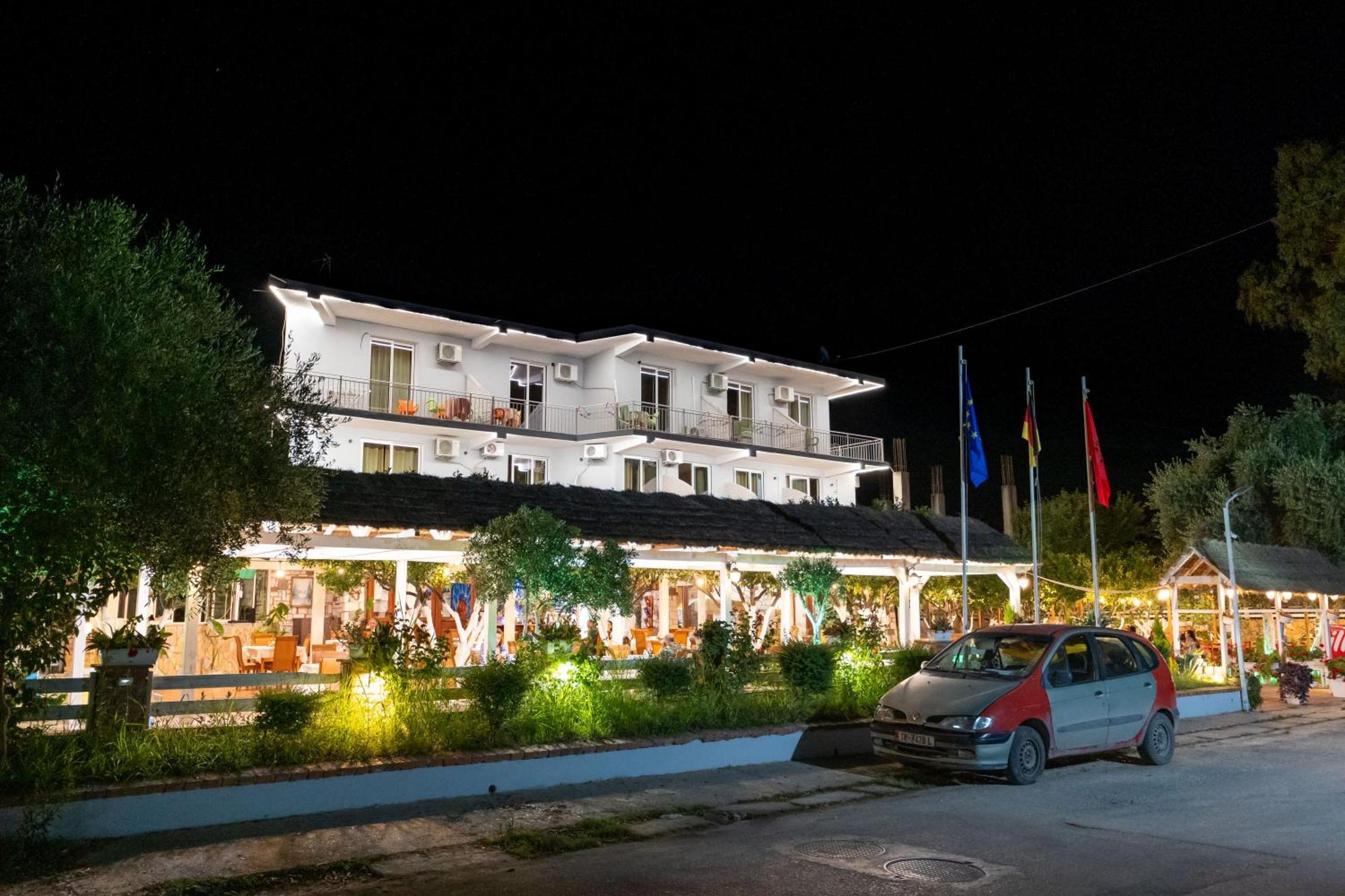 Hotel Nika Radhimë المظهر الخارجي الصورة