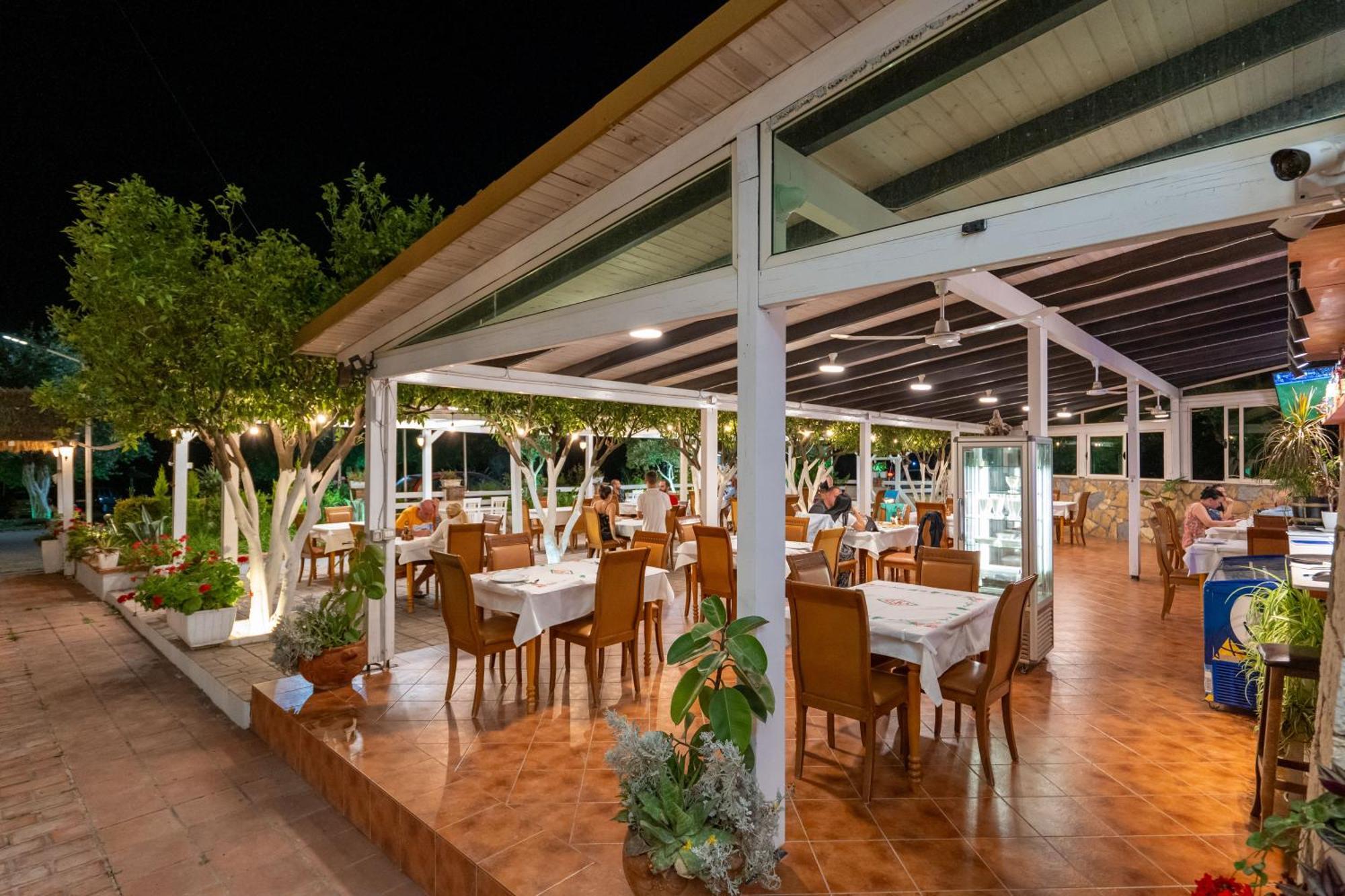 Hotel Nika Radhimë المظهر الخارجي الصورة