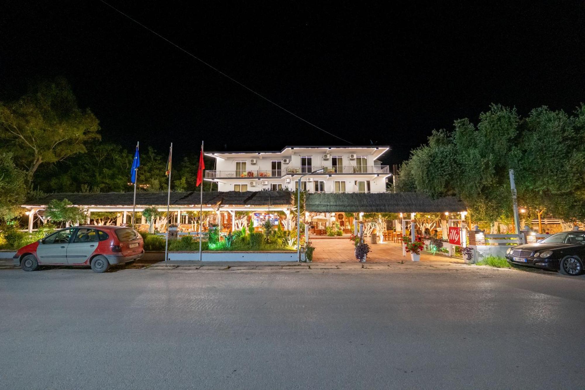 Hotel Nika Radhimë المظهر الخارجي الصورة