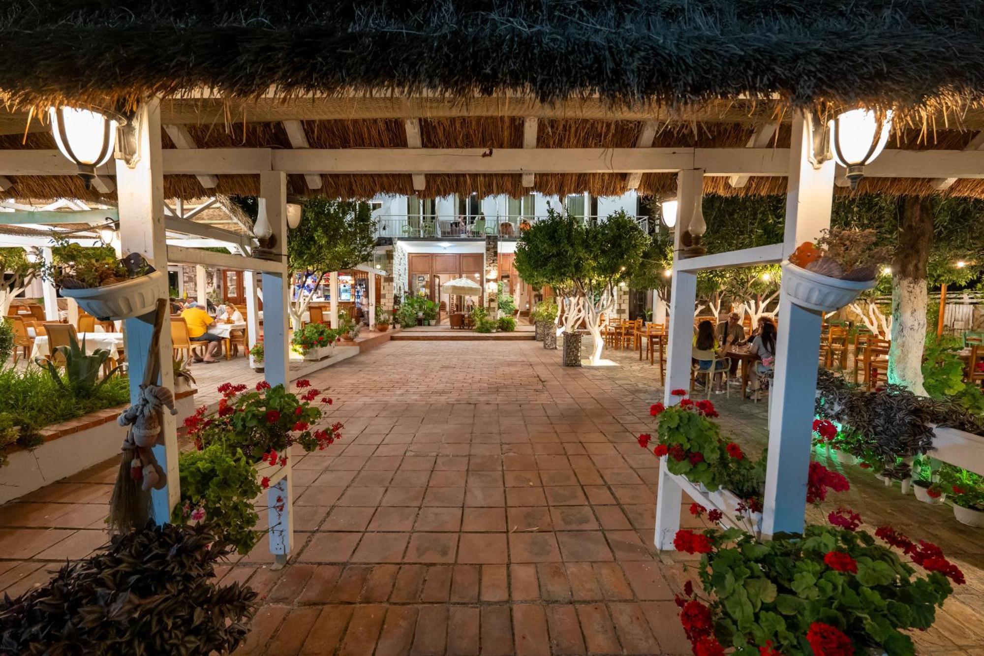 Hotel Nika Radhimë المظهر الخارجي الصورة