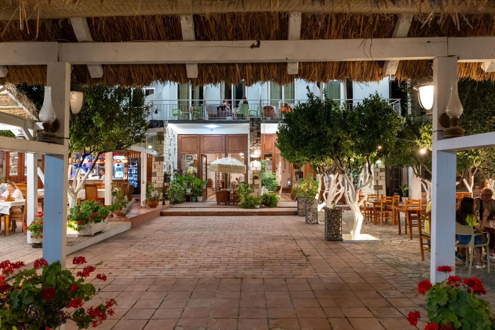 Hotel Nika Radhimë المظهر الخارجي الصورة