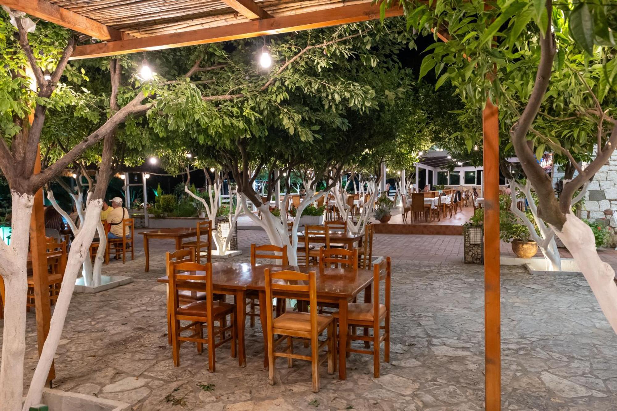 Hotel Nika Radhimë المظهر الخارجي الصورة