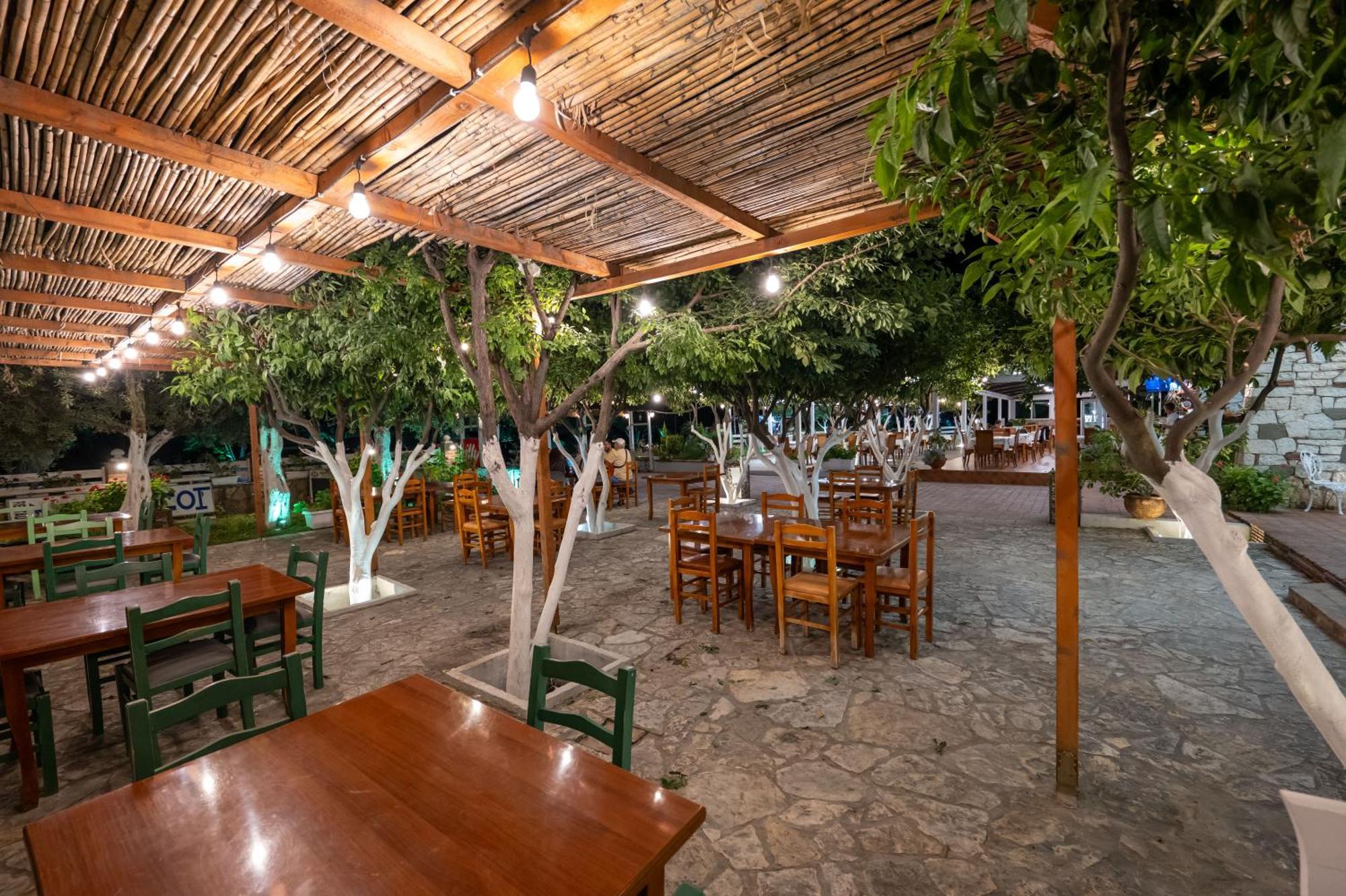 Hotel Nika Radhimë المظهر الخارجي الصورة