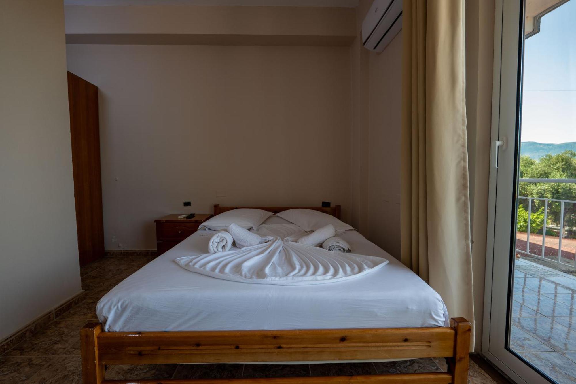 Hotel Nika Radhimë المظهر الخارجي الصورة